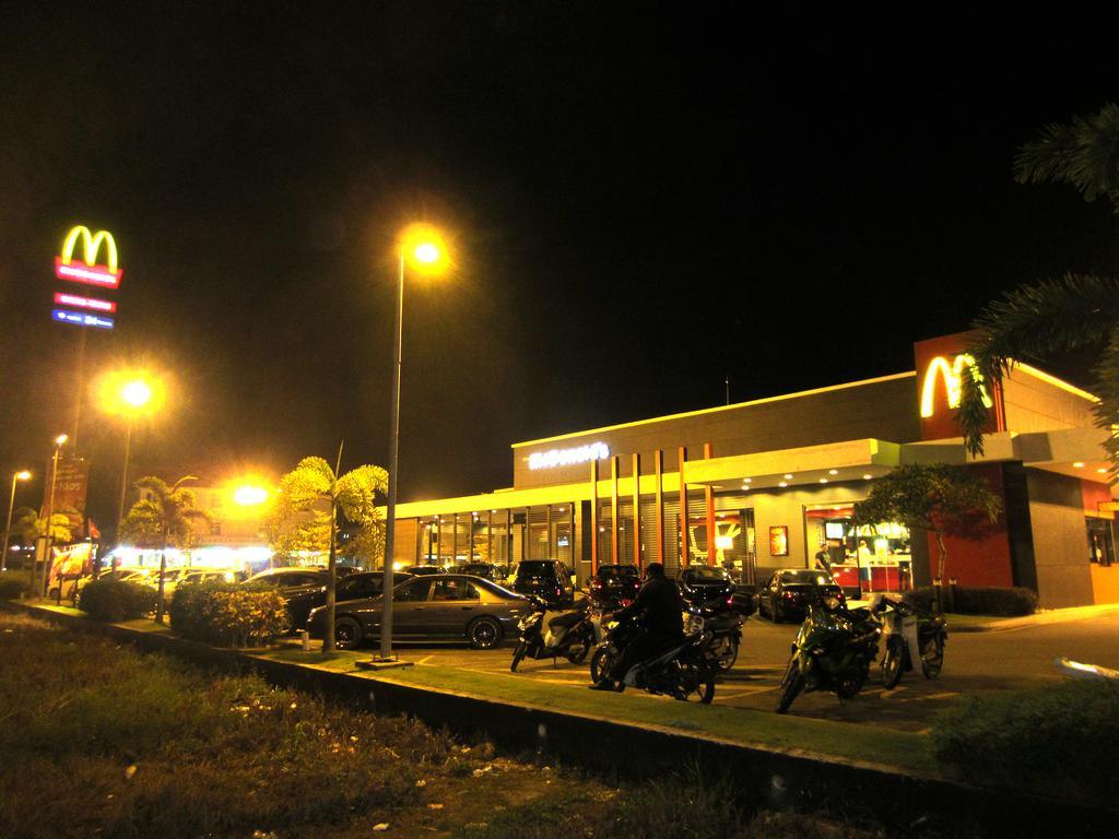 Rg Grand Hotel Batu Pahat Esterno foto